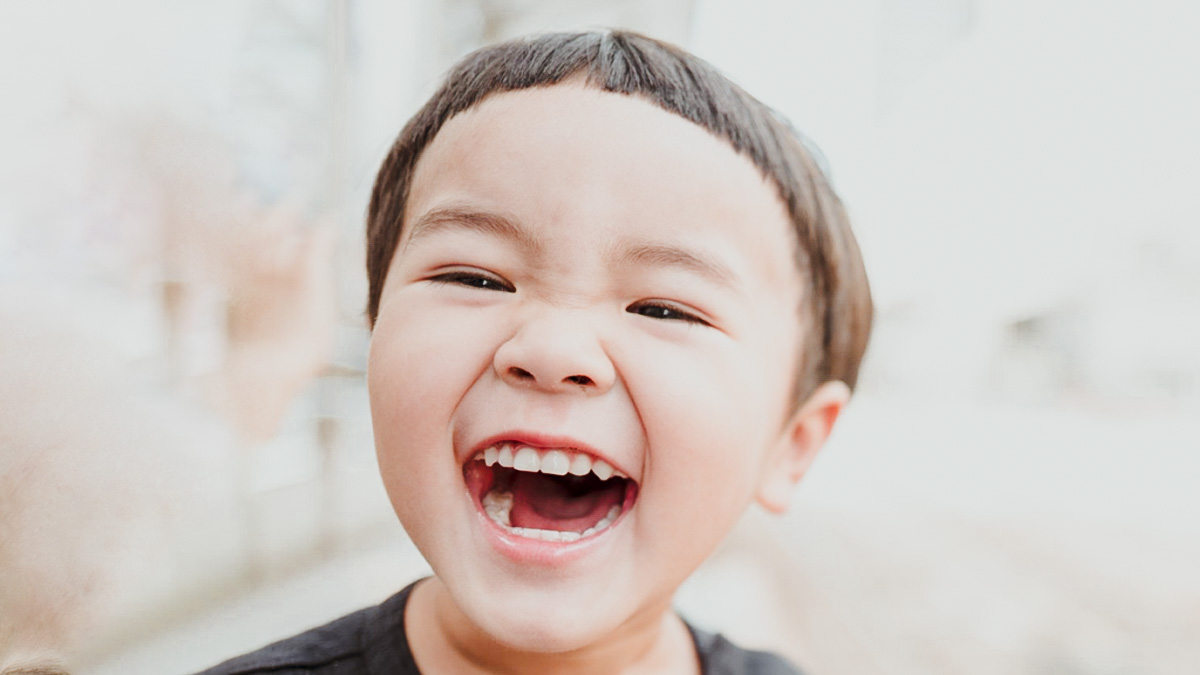 小孩笑我们为学步者开的笑话